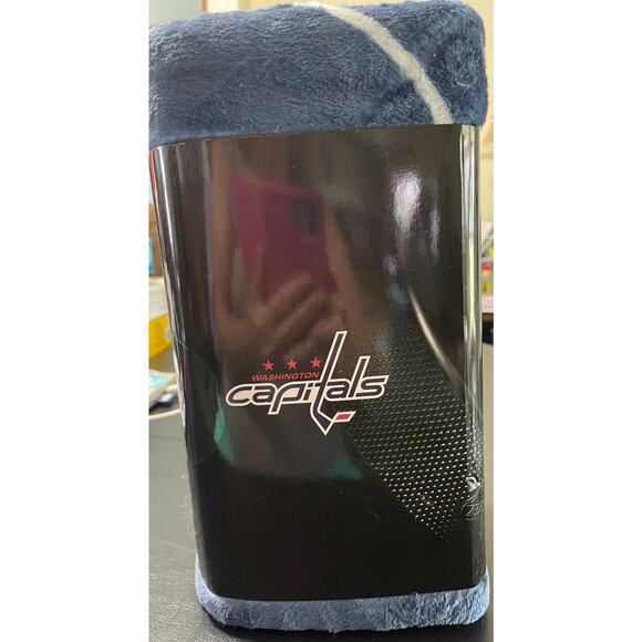NHL New 40x50” Super Soft Throw “Washington Capitals” 100% polyester - Picture 4 of 4